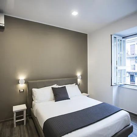 Gb Station 3* Neapol